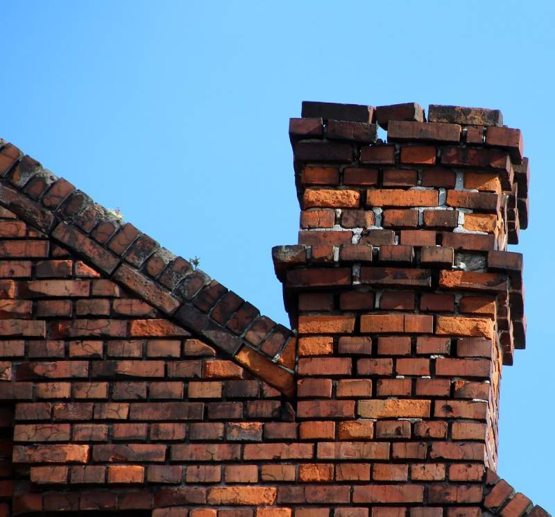 Signs Your Addison Home Needs a Chimney Inspection Blog Article - Damaged chimney on an Addison home showing cracks and missing mortar